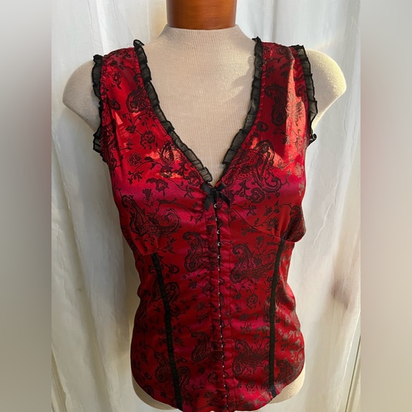 Red and black elegant top with frilly details around the collar and shoulders. - Picture 4 of 4